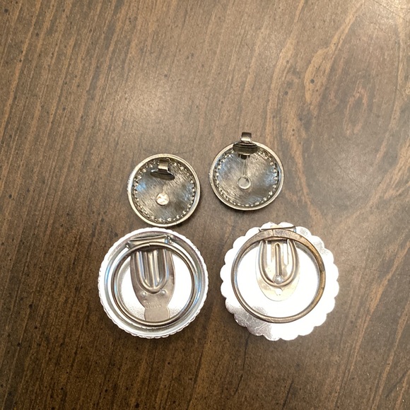 Vintage scarf clips and matching earrings - Picture 13 of 13